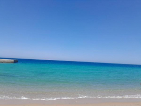Cozy beachfront apartment in Al Ahyaa suitable for a family with children